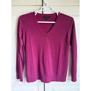 Banana Republic Womens Medium Magenta Pink 100% Merino Wool V-Neck Sweater